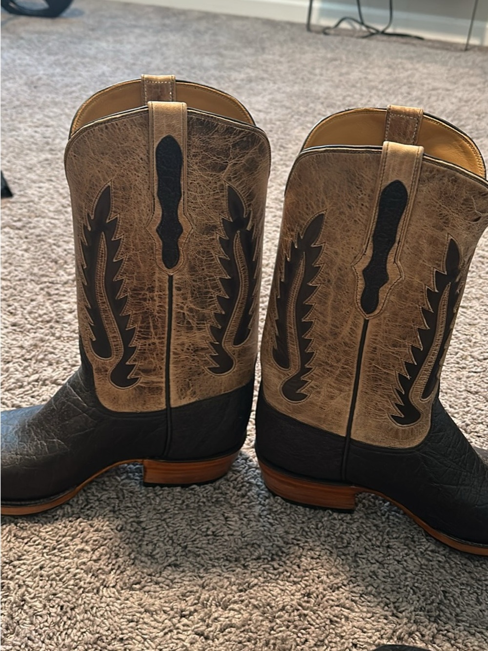 Classic Two-Tone Brown and Black Western Cowboy Boots - Picture 3 of 10